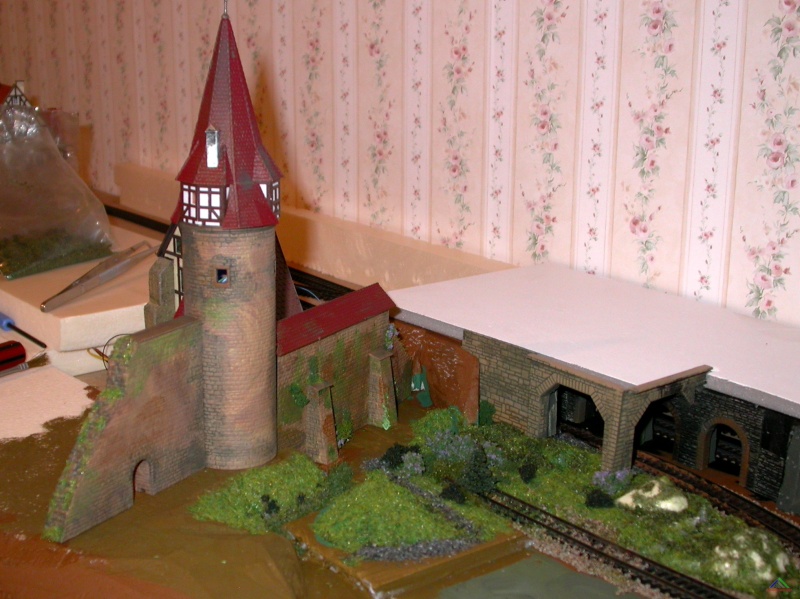 133 Stadtmauer.JPG - Enndingen war dereinst von einer Stadtmauer umgeben. Teile fielen dem Bau der Bahn zum Opfer